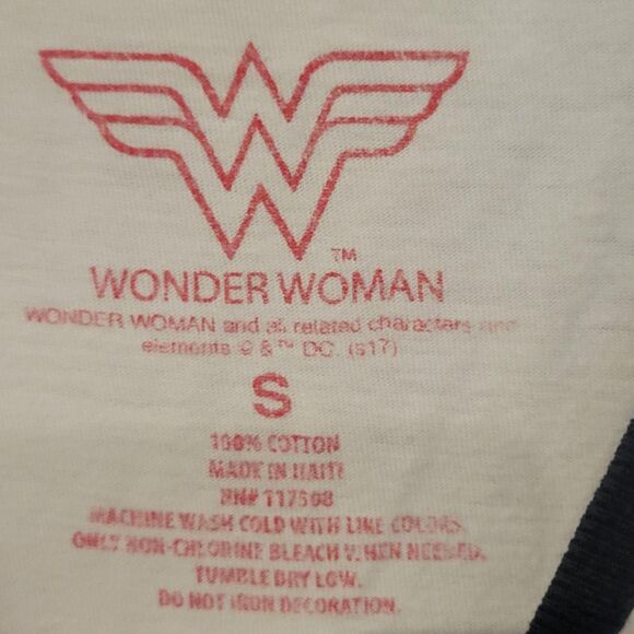Vintage Wonder Woman Graphic Tee – Size S – 100% Cotton – Good Used Condition - Picture 5 of 6